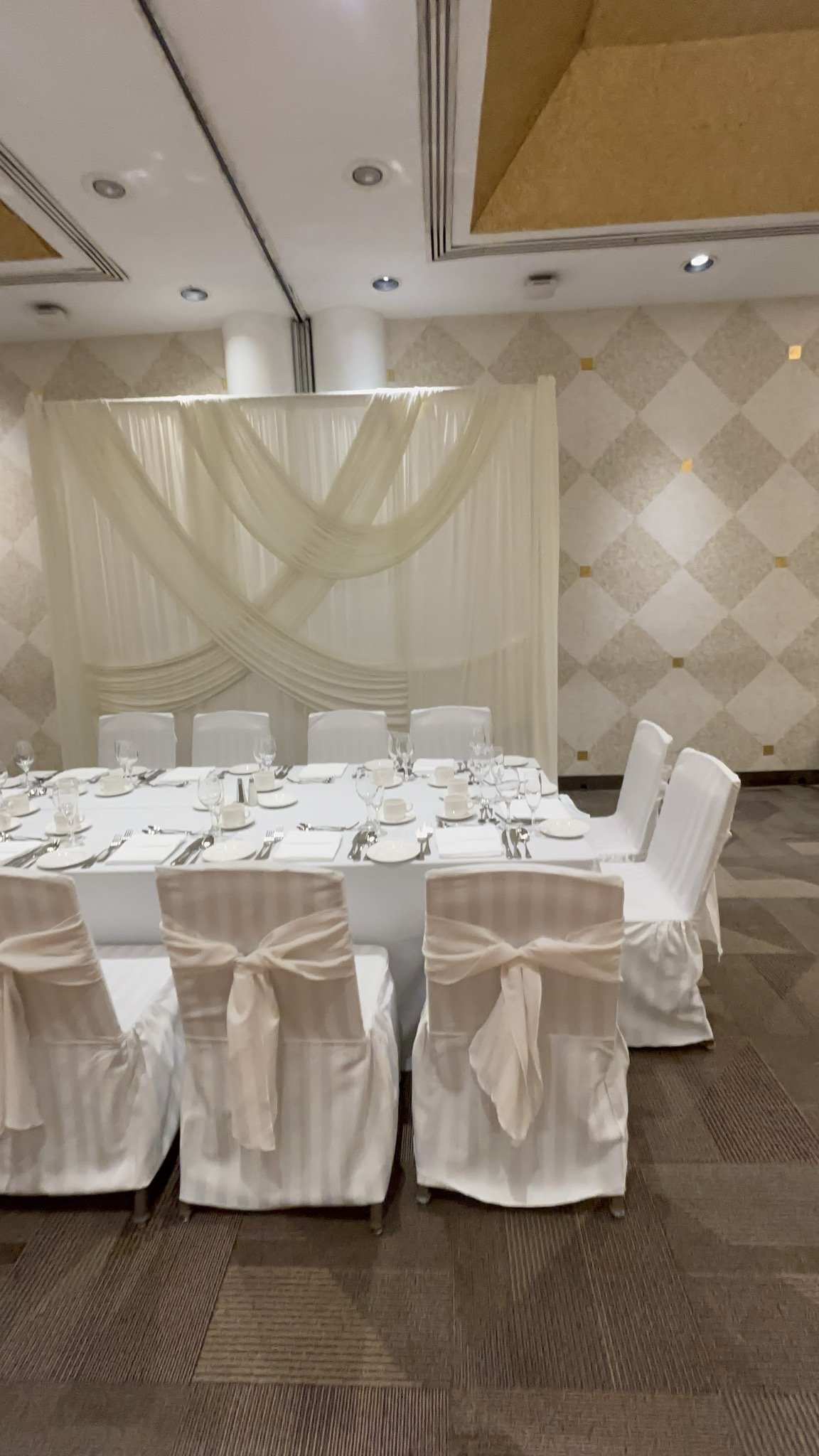 Wedding reception backdrop and table setup in Niagara - Rent Party Shop